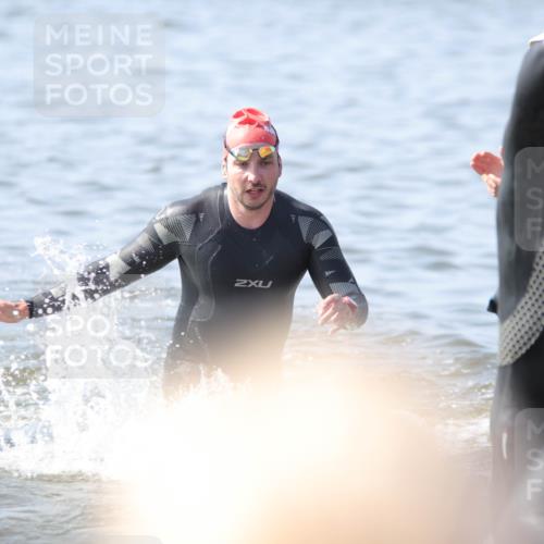 22.06.2025 - Viking Triathlon H.Heesch http://msf.ph/oto/8058452 22.06.2025 10:27:04 Schwimmen 52, 81, 145, 288, 623, 661 meine-sportfotos.de