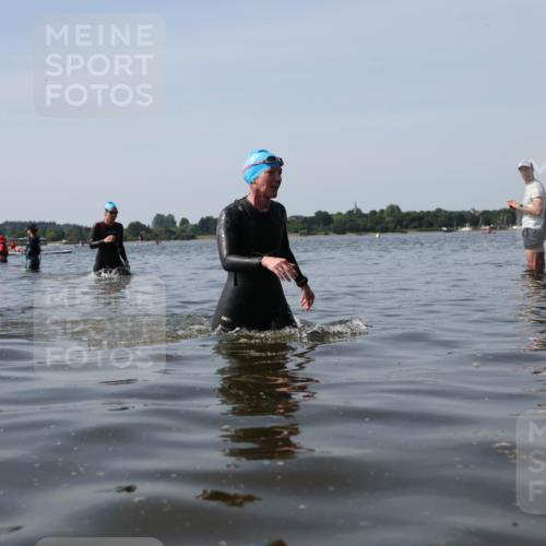 22.06.2025 - Viking Triathlon Michael Strokosch http://msf.ph/oto/8058467 22.06.2025 10:49:05 Schwimmen 317, 353 meine-sportfotos.de