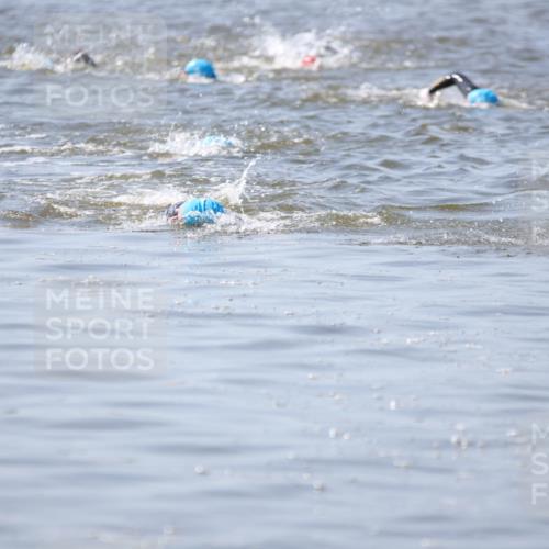22.06.2025 - Viking Triathlon H.Heesch http://msf.ph/oto/8058468 22.06.2025 10:27:21 Schwimmen 272, 286, 611 meine-sportfotos.de