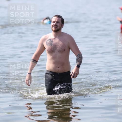 22.06.2025 - Viking Triathlon H.Heesch http://msf.ph/oto/8058469 22.06.2025 10:54:46 Schwimmen 305 meine-sportfotos.de