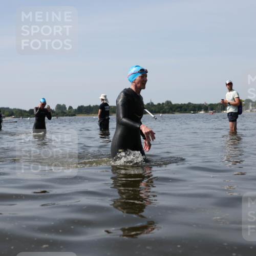 22.06.2025 - Viking Triathlon Michael Strokosch http://msf.ph/oto/8058471 22.06.2025 10:49:05 Schwimmen 317, 353 meine-sportfotos.de