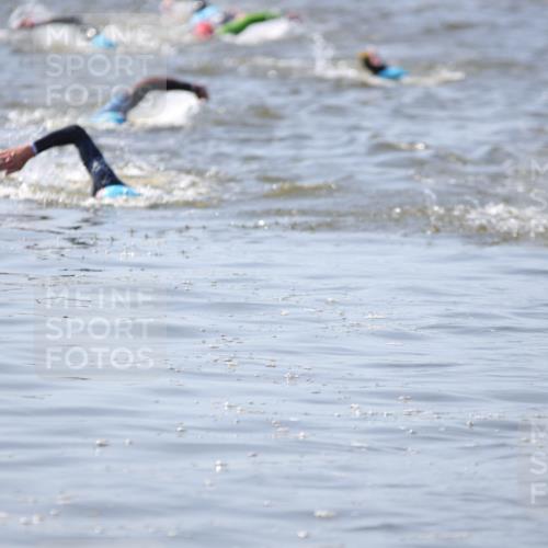 22.06.2025 - Viking Triathlon H.Heesch http://msf.ph/oto/8058472 22.06.2025 10:27:22 Schwimmen 1, 272, 286, 611 meine-sportfotos.de