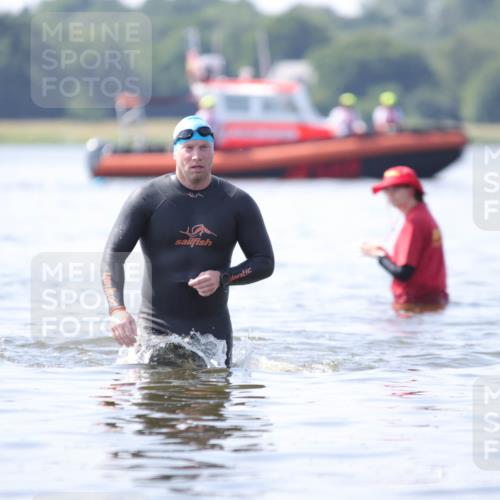 22.06.2025 - Viking Triathlon H.Heesch http://msf.ph/oto/8058476 22.06.2025 10:55:09 Schwimmen 246 meine-sportfotos.de