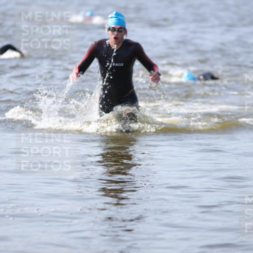 22.06.2025 - Viking Triathlon H.Heesch http://msf.ph/oto/8058477 22.06.2025 10:27:22 Schwimmen 1, 272, 286, 611 meine-sportfotos.de