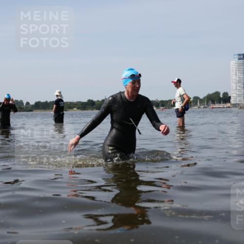 22.06.2025 - Viking Triathlon Michael Strokosch http://msf.ph/oto/8058479 22.06.2025 10:49:06 Schwimmen 317, 353 meine-sportfotos.de