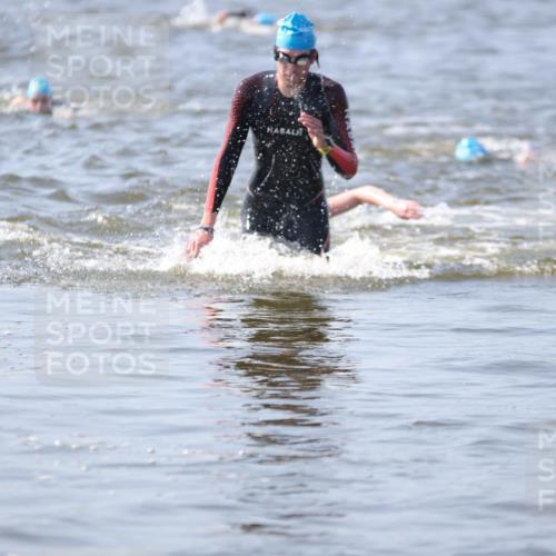 22.06.2025 - Viking Triathlon H.Heesch http://msf.ph/oto/8058480 22.06.2025 10:27:23 Schwimmen 1, 272, 286, 611 meine-sportfotos.de