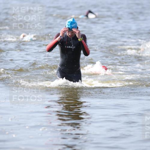 22.06.2025 - Viking Triathlon H.Heesch http://msf.ph/oto/8058488 22.06.2025 10:27:24 Schwimmen 1, 272, 286, 611 meine-sportfotos.de