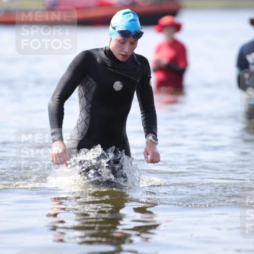 22.06.2025 - Viking Triathlon H.Heesch http://msf.ph/oto/8058489 22.06.2025 10:55:20 Schwimmen 246, 472 meine-sportfotos.de