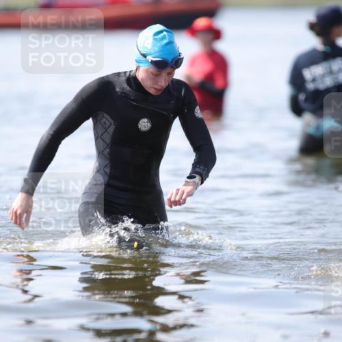 22.06.2025 - Viking Triathlon H.Heesch http://msf.ph/oto/8058493 22.06.2025 10:55:20 Schwimmen 246, 472 meine-sportfotos.de