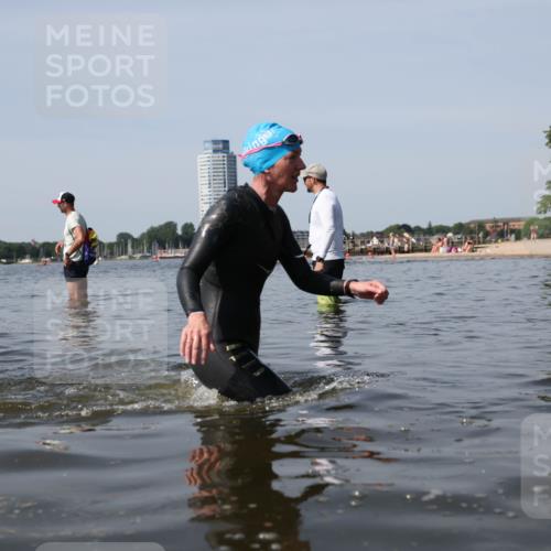 22.06.2025 - Viking Triathlon Michael Strokosch http://msf.ph/oto/8058494 22.06.2025 10:49:07 Schwimmen 317, 353 meine-sportfotos.de