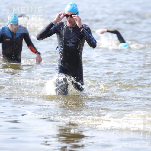 22.06.2025 - Viking Triathlon H.Heesch http://msf.ph/oto/8058505 22.06.2025 10:27:27 Schwimmen 1, 176, 272, 286, 611 meine-sportfotos.de