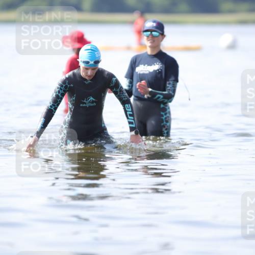 22.06.2025 - Viking Triathlon H.Heesch http://msf.ph/oto/8058511 22.06.2025 10:56:06 Schwimmen 499 meine-sportfotos.de