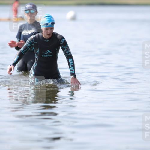 22.06.2025 - Viking Triathlon H.Heesch http://msf.ph/oto/8058519 22.06.2025 10:56:08 Schwimmen 499 meine-sportfotos.de