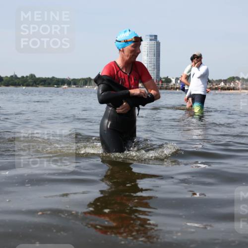 22.06.2025 - Viking Triathlon Michael Strokosch http://msf.ph/oto/8058538 22.06.2025 10:49:17 Schwimmen 64, 155, 256, 317, 353 meine-sportfotos.de