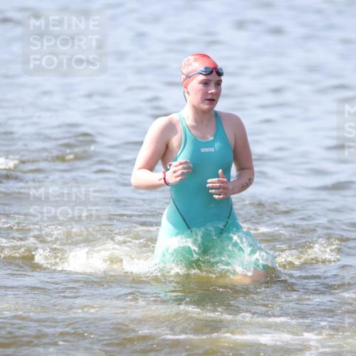 22.06.2025 - Viking Triathlon H.Heesch http://msf.ph/oto/8058540 22.06.2025 10:27:34 Schwimmen 1, 176, 198, 230, 272, 286, 611 meine-sportfotos.de