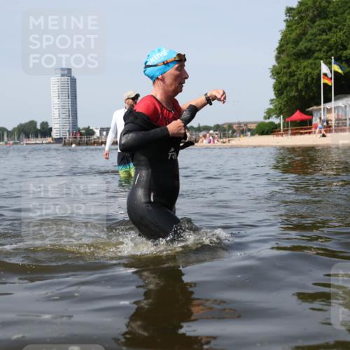 22.06.2025 - Viking Triathlon Michael Strokosch http://msf.ph/oto/8058550 22.06.2025 10:49:18 Schwimmen 64, 155, 256, 317, 353 meine-sportfotos.de