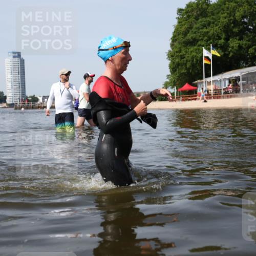 22.06.2025 - Viking Triathlon Michael Strokosch http://msf.ph/oto/8058555 22.06.2025 10:49:18 Schwimmen 64, 155, 256, 317, 353 meine-sportfotos.de