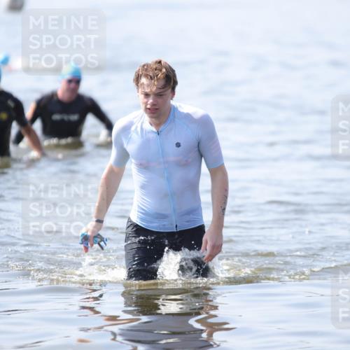 22.06.2025 - Viking Triathlon H.Heesch http://msf.ph/oto/8058560 22.06.2025 10:57:55 Schwimmen 357 meine-sportfotos.de