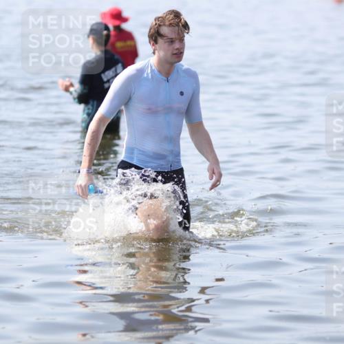 22.06.2025 - Viking Triathlon H.Heesch http://msf.ph/oto/8058571 22.06.2025 10:57:59 Schwimmen 357 meine-sportfotos.de