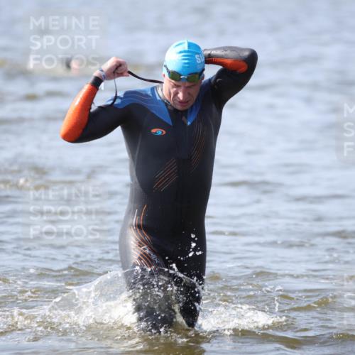 22.06.2025 - Viking Triathlon H.Heesch http://msf.ph/oto/8058572 22.06.2025 10:27:38 Schwimmen 1, 176, 198, 230, 272, 534, 611 meine-sportfotos.de