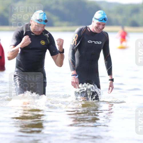 22.06.2025 - Viking Triathlon H.Heesch http://msf.ph/oto/8058576 22.06.2025 10:58:10 Schwimmen 357, 359, 403 meine-sportfotos.de