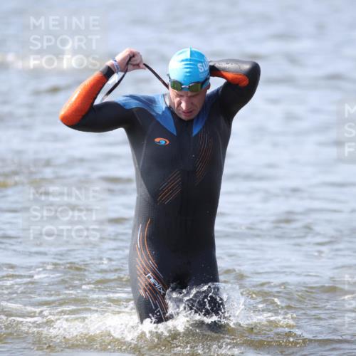22.06.2025 - Viking Triathlon H.Heesch http://msf.ph/oto/8058577 22.06.2025 10:27:38 Schwimmen 1, 176, 198, 230, 272, 534, 611 meine-sportfotos.de