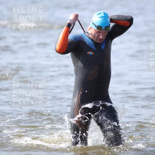 22.06.2025 - Viking Triathlon H.Heesch http://msf.ph/oto/8058581 22.06.2025 10:27:38 Schwimmen 1, 176, 198, 230, 272, 534, 611 meine-sportfotos.de