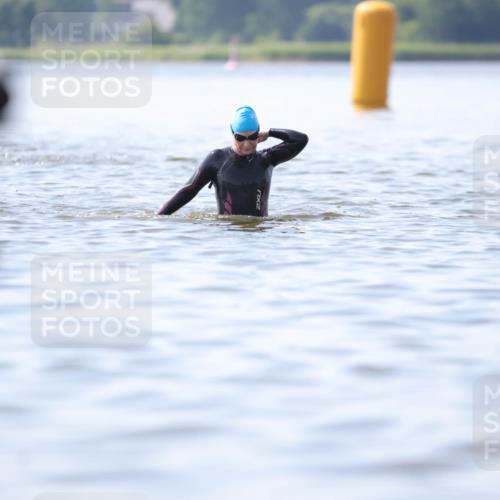 22.06.2025 - Viking Triathlon H.Heesch http://msf.ph/oto/8058593 22.06.2025 10:58:17 Schwimmen 359, 403 meine-sportfotos.de