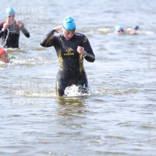 22.06.2025 - Viking Triathlon H.Heesch http://msf.ph/oto/8058596 22.06.2025 10:27:41 Schwimmen 1, 90, 176, 198, 230, 272, 534, 611, 616 meine-sportfotos.de
