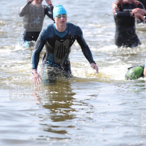 22.06.2025 - Viking Triathlon H.Heesch http://msf.ph/oto/8058603 22.06.2025 10:27:45 Schwimmen 1, 14, 90, 176, 178, 196, 198, 230, 289, 534, 616 meine-sportfotos.de