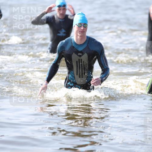 22.06.2025 - Viking Triathlon H.Heesch http://msf.ph/oto/8058607 22.06.2025 10:27:45 Schwimmen 1, 14, 90, 176, 178, 196, 198, 230, 289, 534, 616 meine-sportfotos.de