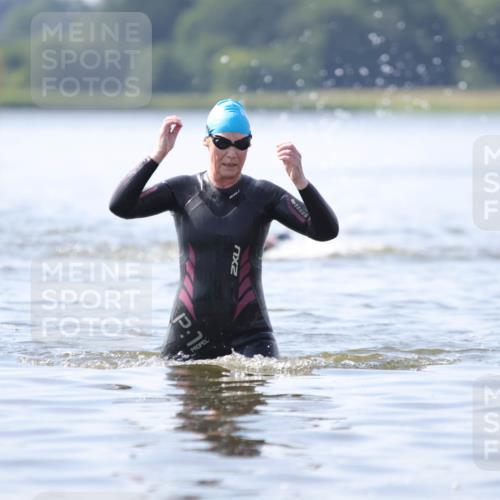 22.06.2025 - Viking Triathlon H.Heesch http://msf.ph/oto/8058610 22.06.2025 10:58:35 Schwimmen 268 meine-sportfotos.de
