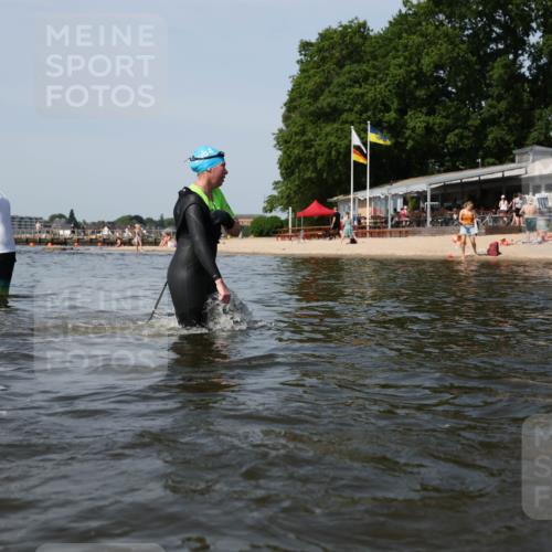 22.06.2025 - Viking Triathlon Michael Strokosch http://msf.ph/oto/8058623 22.06.2025 10:49:30 Schwimmen 64, 256, 263, 321 meine-sportfotos.de