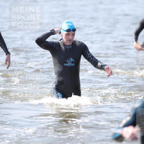 22.06.2025 - Viking Triathlon H.Heesch http://msf.ph/oto/8058639 22.06.2025 10:27:51 Schwimmen 14, 90, 178, 196, 198, 230, 289, 401, 534, 616 meine-sportfotos.de