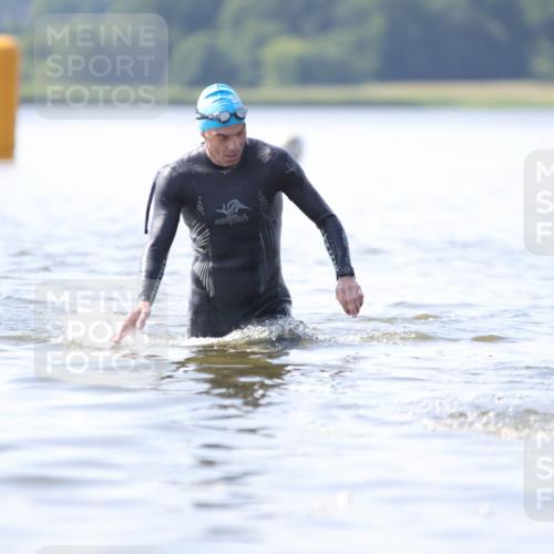 22.06.2025 - Viking Triathlon H.Heesch http://msf.ph/oto/8058641 22.06.2025 10:58:58 Schwimmen 222, 234 meine-sportfotos.de