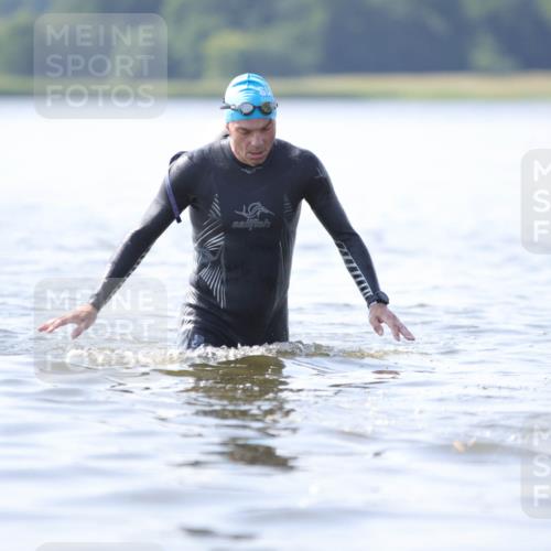 22.06.2025 - Viking Triathlon H.Heesch http://msf.ph/oto/8058645 22.06.2025 10:59:01 Schwimmen 222, 234 meine-sportfotos.de