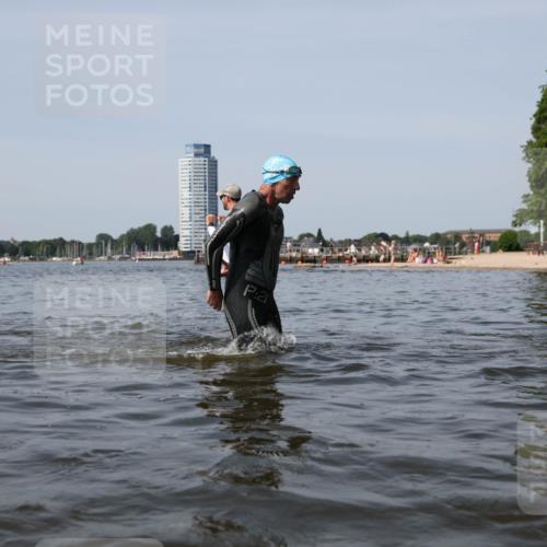 22.06.2025 - Viking Triathlon Michael Strokosch http://msf.ph/oto/8058647 22.06.2025 10:49:33 Schwimmen 64, 256, 263, 321, 453 meine-sportfotos.de