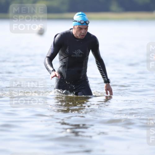 22.06.2025 - Viking Triathlon H.Heesch http://msf.ph/oto/8058648 22.06.2025 10:59:01 Schwimmen 222, 234 meine-sportfotos.de