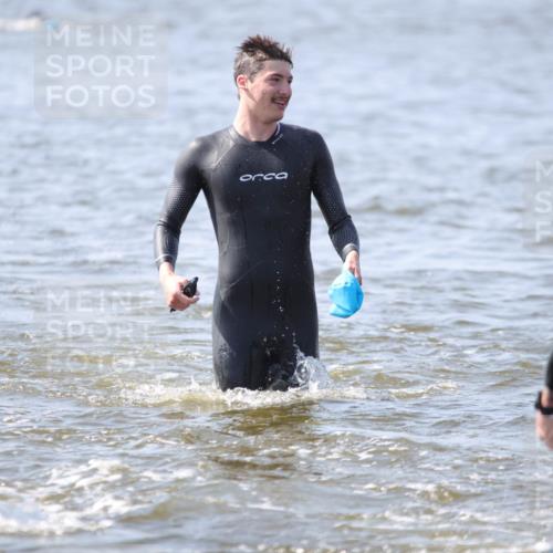 22.06.2025 - Viking Triathlon H.Heesch http://msf.ph/oto/8058650 22.06.2025 10:27:53 Schwimmen 14, 90, 178, 196, 198, 230, 289, 401, 534, 616 meine-sportfotos.de