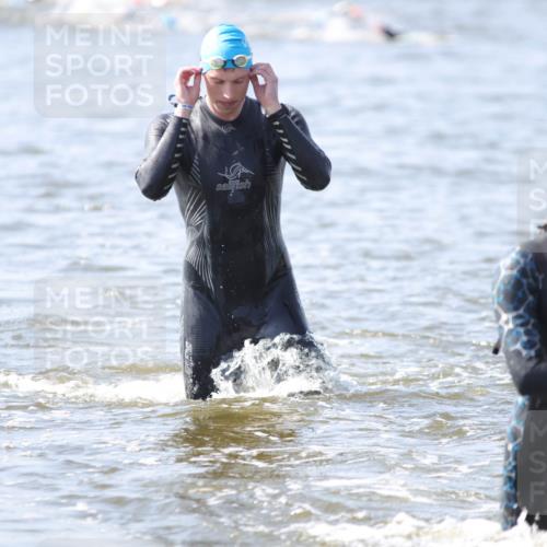 22.06.2025 - Viking Triathlon H.Heesch http://msf.ph/oto/8058653 22.06.2025 10:27:54 Schwimmen 14, 90, 178, 196, 198, 230, 289, 367, 401, 534, 616 meine-sportfotos.de