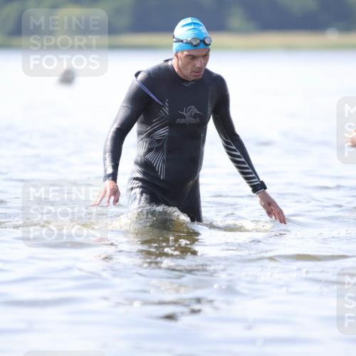 22.06.2025 - Viking Triathlon H.Heesch http://msf.ph/oto/8058656 22.06.2025 10:59:02 Schwimmen 222, 234 meine-sportfotos.de