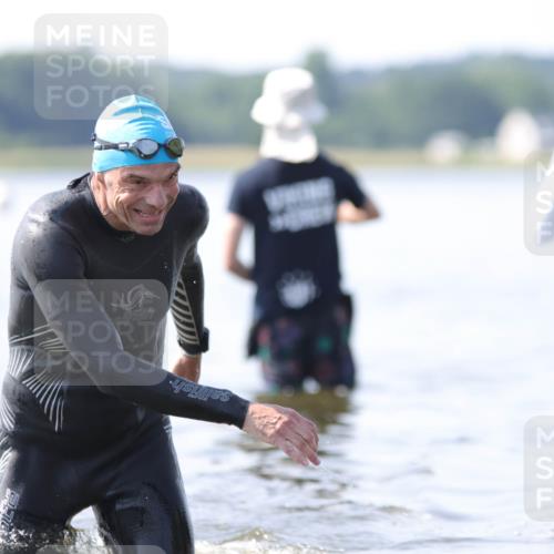 22.06.2025 - Viking Triathlon H.Heesch http://msf.ph/oto/8058660 22.06.2025 10:59:10 Schwimmen 222, 234, 459 meine-sportfotos.de