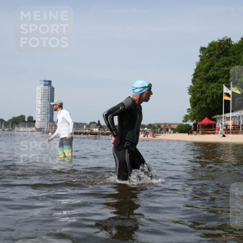 22.06.2025 - Viking Triathlon Michael Strokosch http://msf.ph/oto/8058661 22.06.2025 10:49:33 Schwimmen 64, 256, 263, 321, 453 meine-sportfotos.de