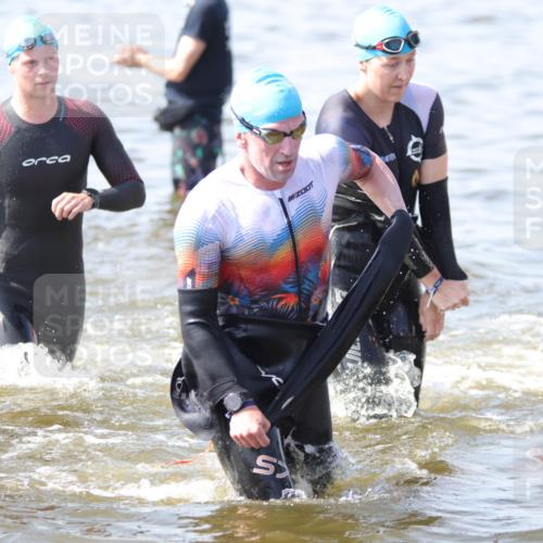 22.06.2025 - Viking Triathlon H.Heesch http://msf.ph/oto/8058662 22.06.2025 10:27:58 Schwimmen 14, 90, 178, 196, 198, 230, 289, 367, 401, 534, 616 meine-sportfotos.de