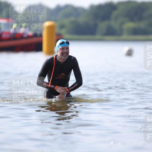 22.06.2025 - Viking Triathlon H.Heesch http://msf.ph/oto/8058676 22.06.2025 10:59:17 Schwimmen 222, 459, 476 meine-sportfotos.de