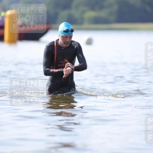 22.06.2025 - Viking Triathlon H.Heesch http://msf.ph/oto/8058681 22.06.2025 10:59:19 Schwimmen 222, 459, 476 meine-sportfotos.de