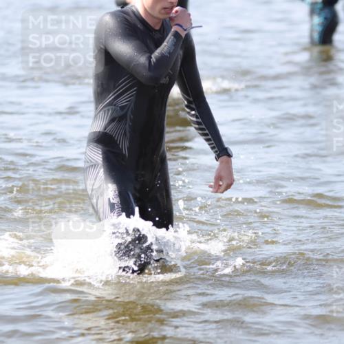 22.06.2025 - Viking Triathlon H.Heesch http://msf.ph/oto/8058683 22.06.2025 10:28:03 Schwimmen 14, 90, 178, 196, 289, 367, 401, 616 meine-sportfotos.de