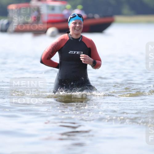 22.06.2025 - Viking Triathlon H.Heesch http://msf.ph/oto/8058693 22.06.2025 10:59:25 Schwimmen 459, 476 meine-sportfotos.de