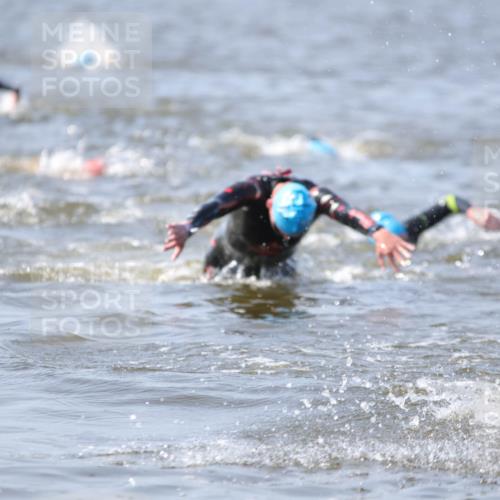22.06.2025 - Viking Triathlon H.Heesch http://msf.ph/oto/8058696 22.06.2025 10:28:38 Schwimmen 15, 258, 301, 368, 414 meine-sportfotos.de