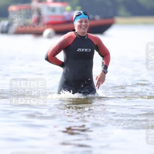 22.06.2025 - Viking Triathlon H.Heesch http://msf.ph/oto/8058697 22.06.2025 10:59:26 Schwimmen 459, 476 meine-sportfotos.de